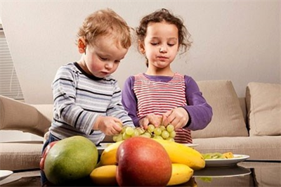 Tập Cho Trẻ Cách Ăn Vặt Khoa Học