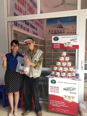 NUTRICARE tổ chức khám, tư vấn, tặng quà cho các gia đình chính sách ở Lạng Sơn.