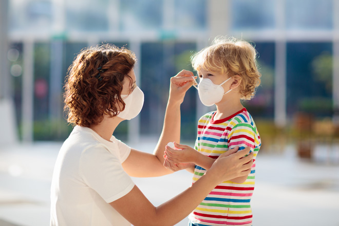 Đeo khẩu trang để tránh vi khuẩn gây bệnh