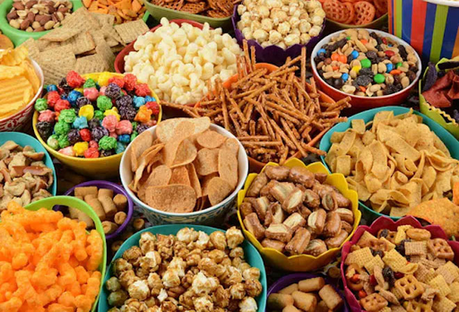 hạn chế đồ ăn nhanh cho bé