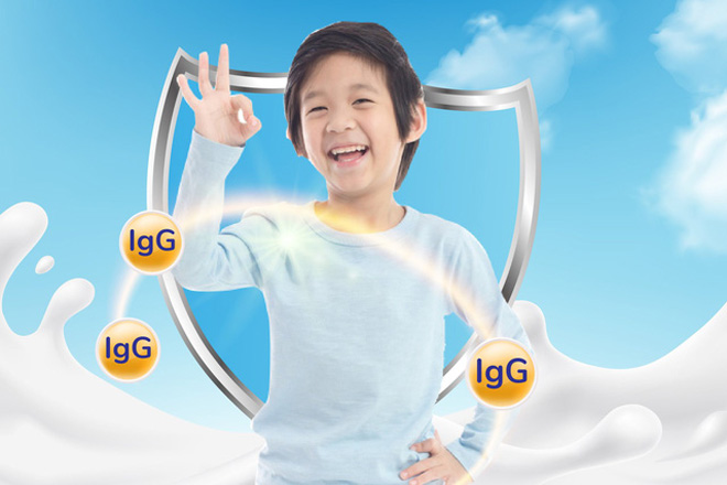IgG có trong sữa non giúp bé tăng cường sức đề kháng.