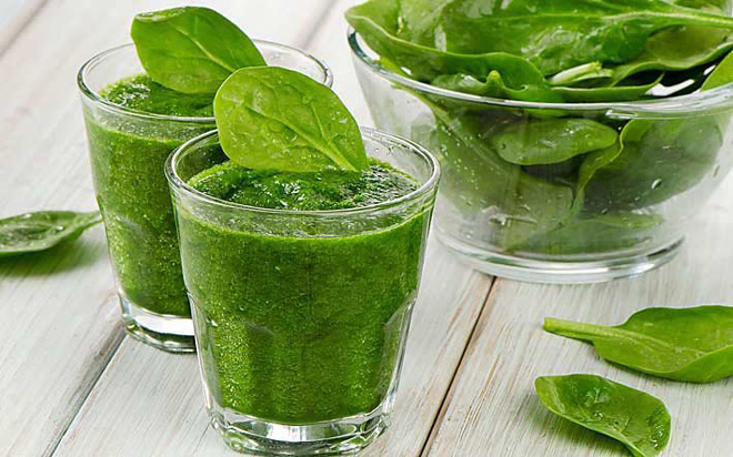 Sinh tố rau bina, rau diếp và cải xoăn