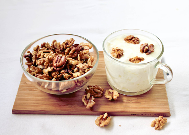Sữa chua ăn kèm ngũ cốc ít đường