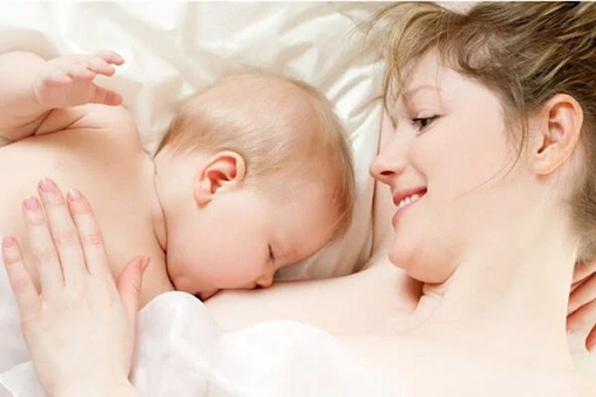 sữa mẹ tăng sức đề kháng cho trẻ sơ sinh
