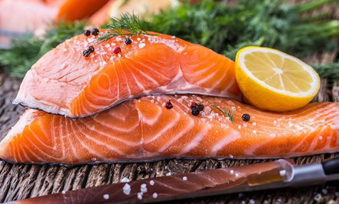 cá hồi cung cấp nhiều vitamin D