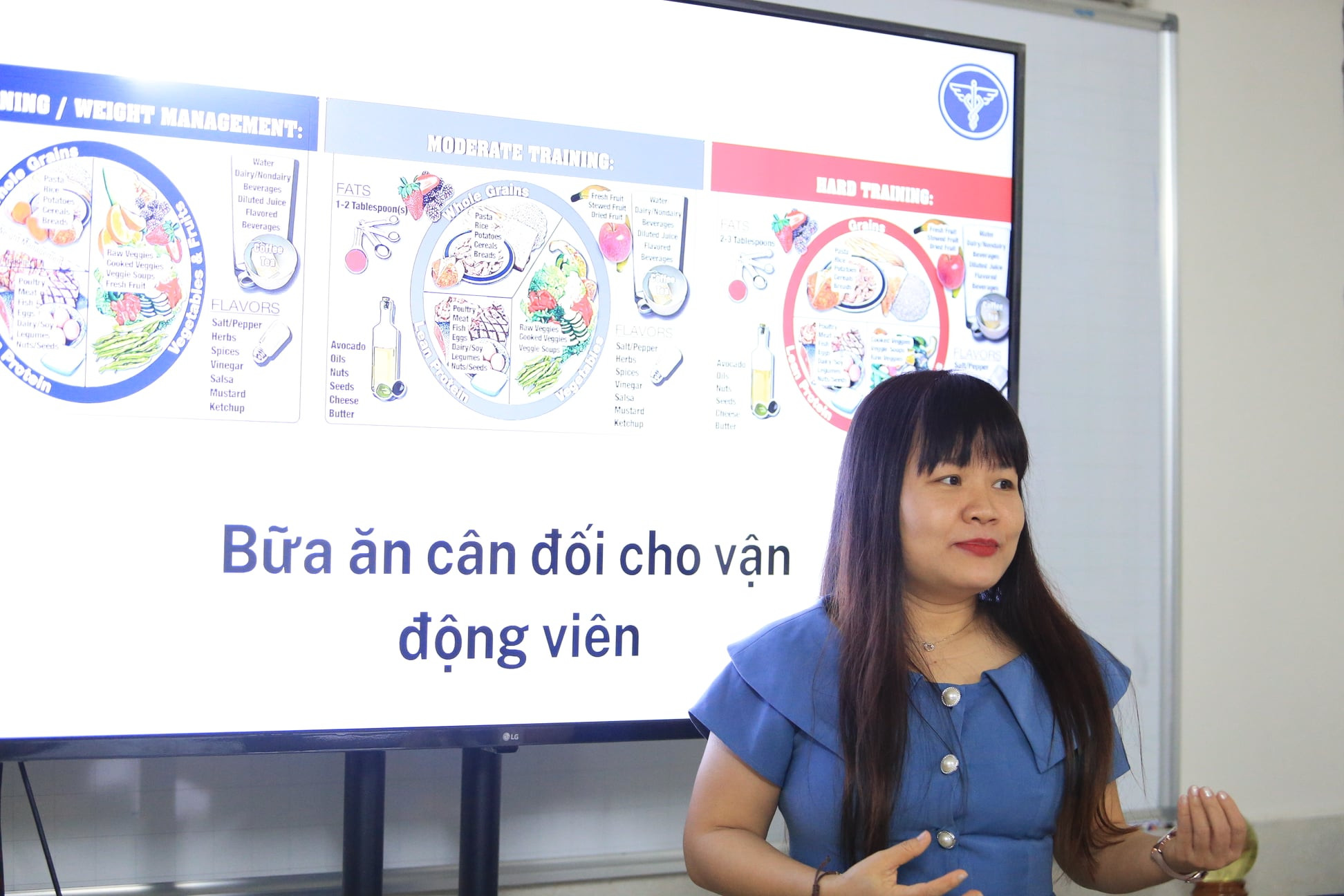 Chuyên gia chia sẻ nguyên tắc bổ sung dinh dưỡng cơ bản cho cầu thủ bóng đá