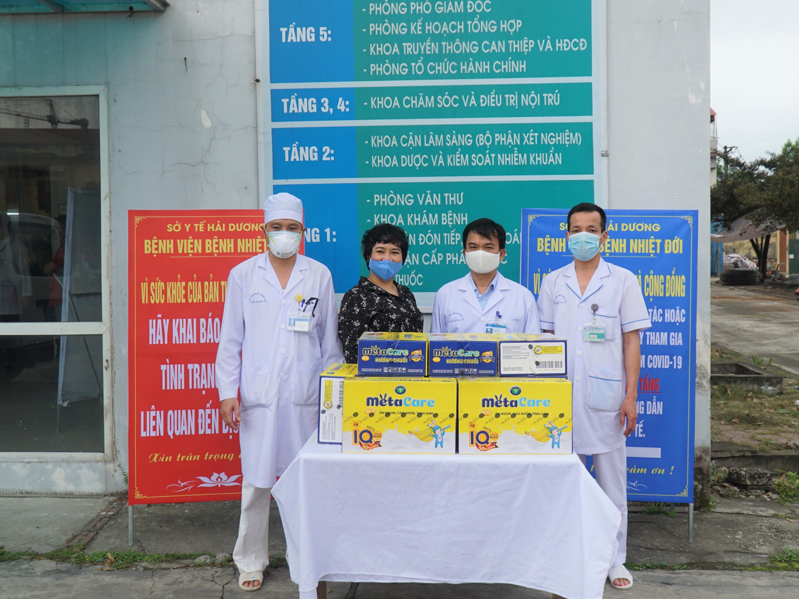 Nutricare chung tay tiếp sức y, bác sĩ bệnh viện Đa khoa và bệnh viện Nhiệt đới tỉnh Hải Dương