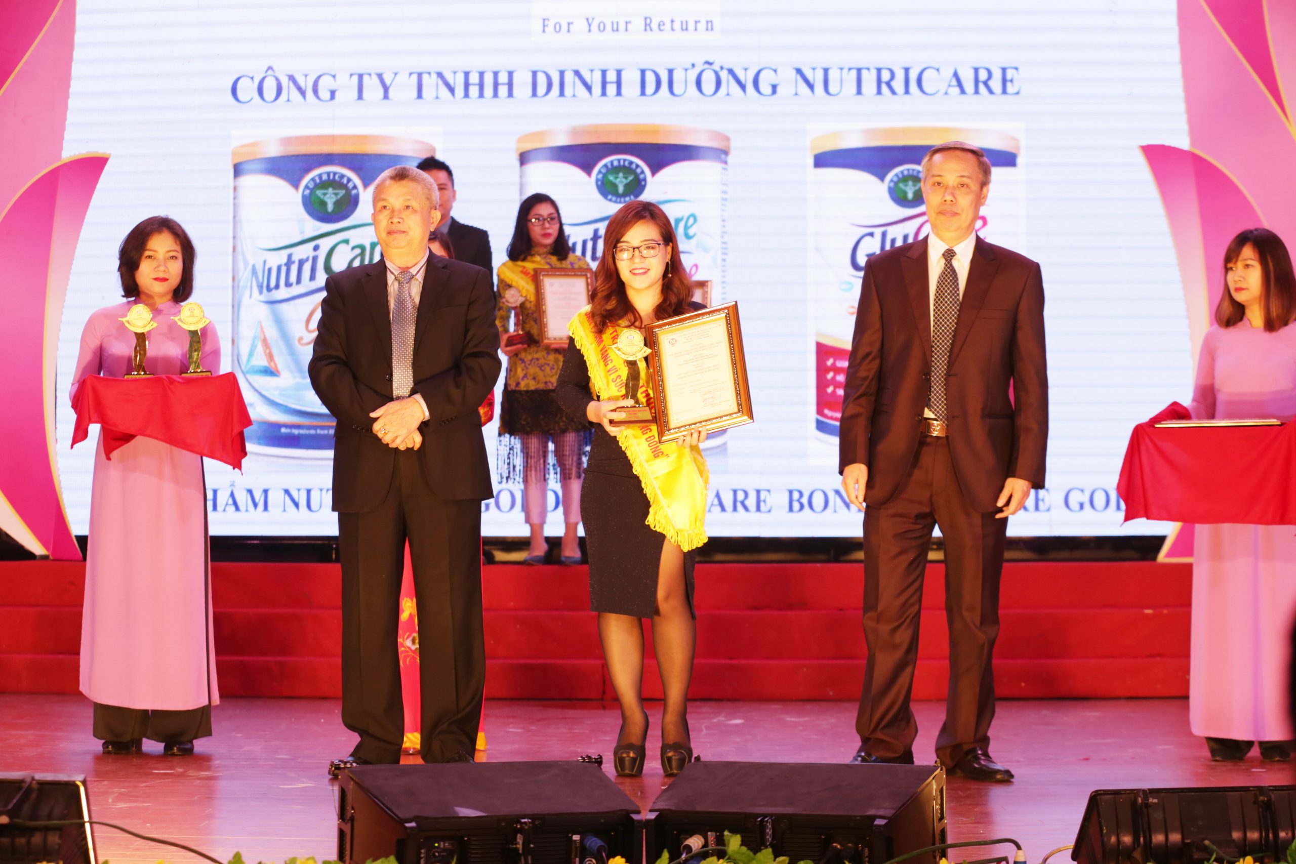 Nutricare vinh dự nhận Cup Vàng “Sản phẩm Vàng vì sức khỏe cộng đồng” 2019