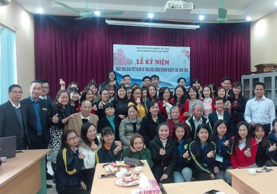 Nutricare chào mừng ngày Nhà giáo Việt Nam và trao tặng học bổng cho sinh viên Học viện Nông nghiệp Việt Nam
