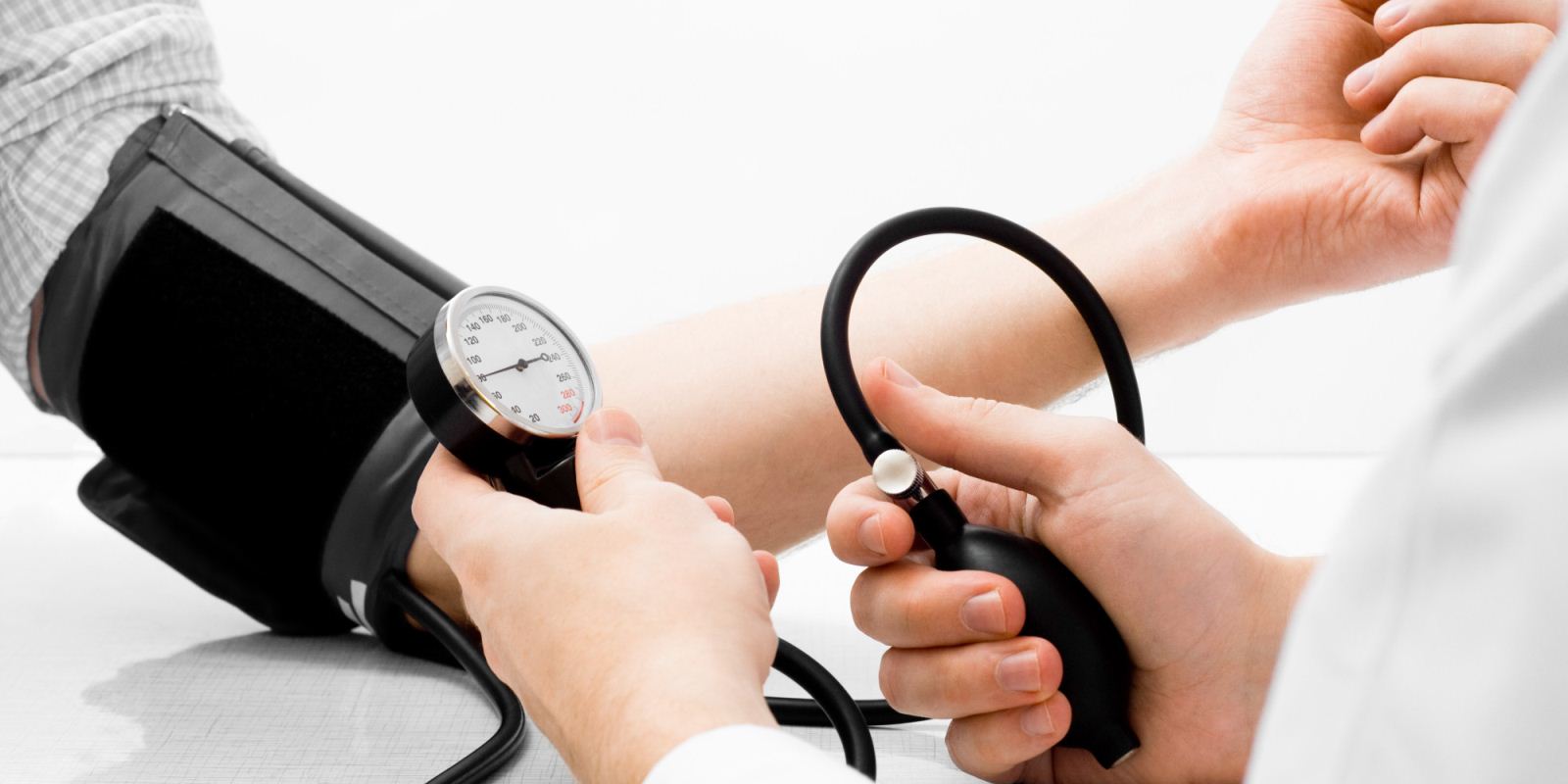 Người già cao huyết áp nên ăn gì? 10+ loại thực phẩm giúp cân bằng huyết áp