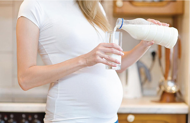 Sữa bò tách kem cung cấp nhiều chất dinh dưỡng tốt cho mẹ bầu