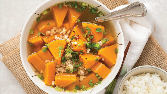 Canh bí đỏ đậu xanh và thịt
