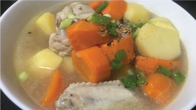 Canh gà hầm rau củ
