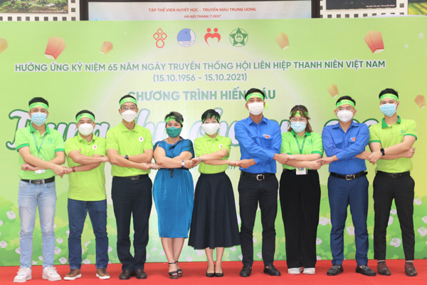 Hơn 7.000 ly sữa Metacare đến với bệnh nhi Viện Huyết học – Truyền máu Trung ương