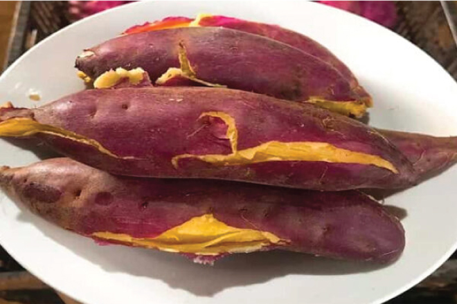 Khoai lang luộc hoặc hấp