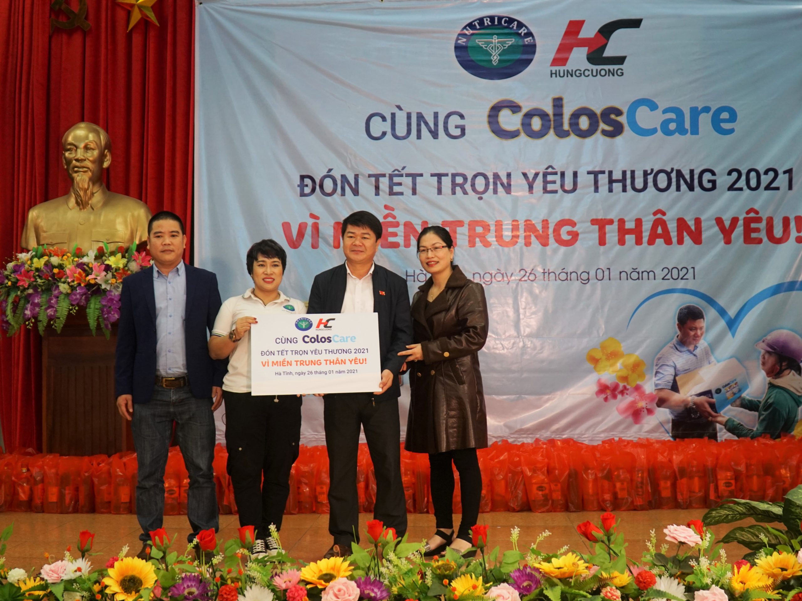 Nutricare gave 400 tet gifts to the people in central Vietnam