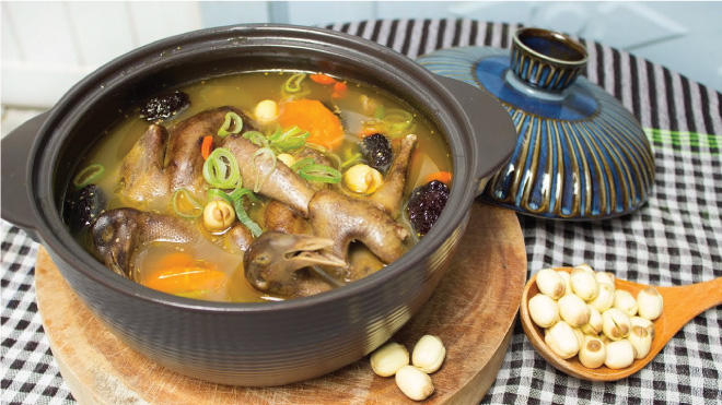 Bồ câu hầm hạt sen