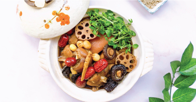 Chân giò hầm thuốc bắc