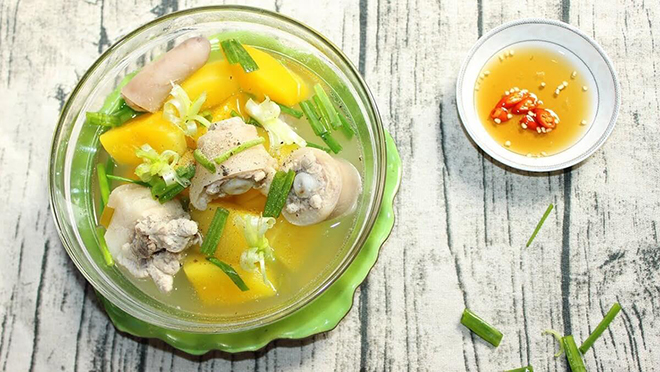 Canh bí đỏ hầm xương