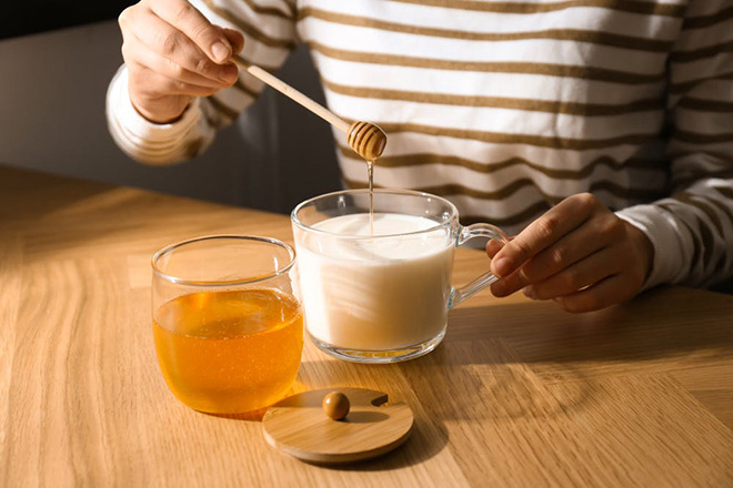Sữa mật ong trị chứng mất ngủ hiệu quả