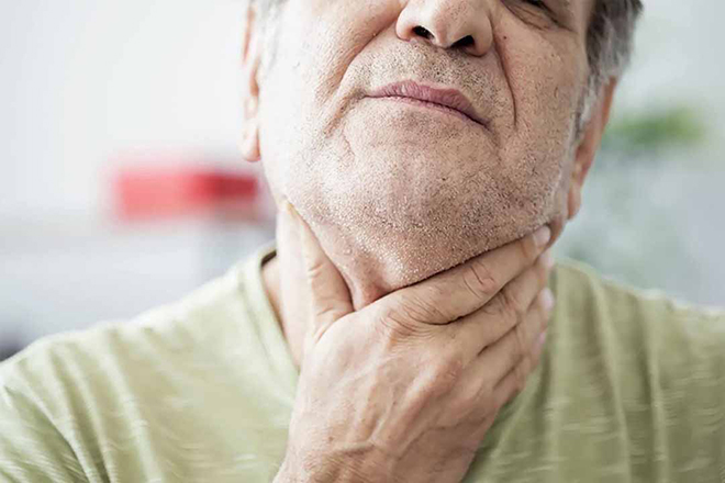 Tại sao người già ăn hay bị nghẹn? Khắc phục và phòng ngừa thế nào?