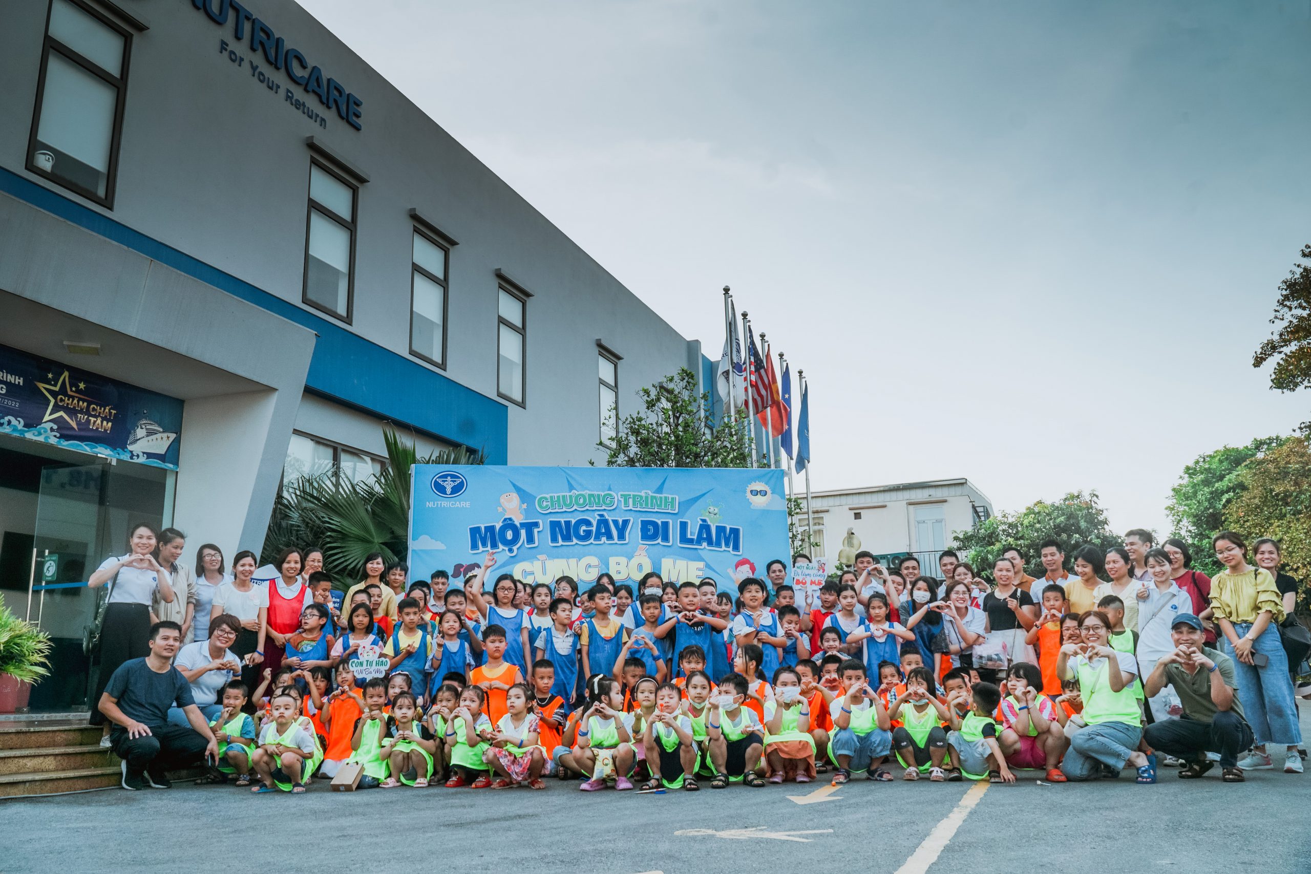 Ngày chăm gia đình Nutricare (28/06) – Chương trình “Một ngày đi làm cùng bố mẹ”