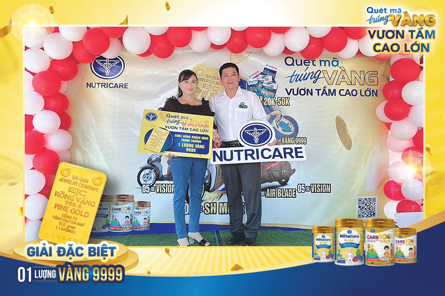 Mẹ bỉm vỡ òa khi trúng 1 lượng vàng 9999 trong chương trình “Quét mã trúng vàng – Vươn tầm cao lớn”