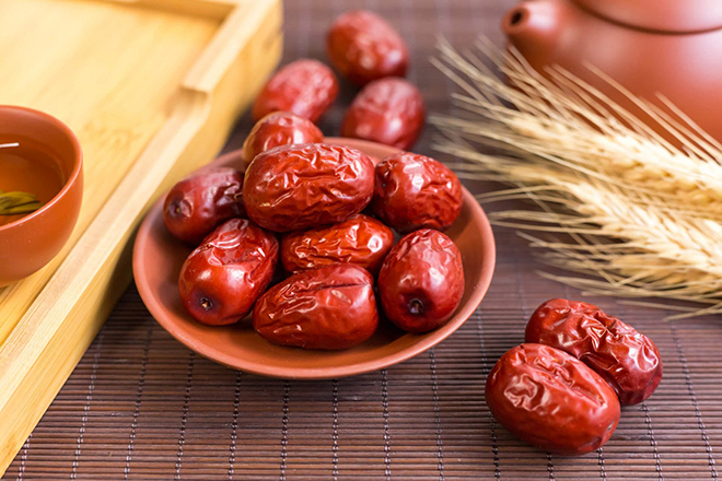Không nên lạm dụng táo đỏ khô