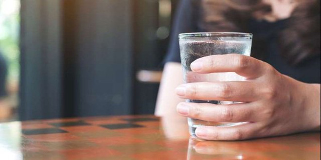 Cảm thấy khát và muốn uống nhiều nước