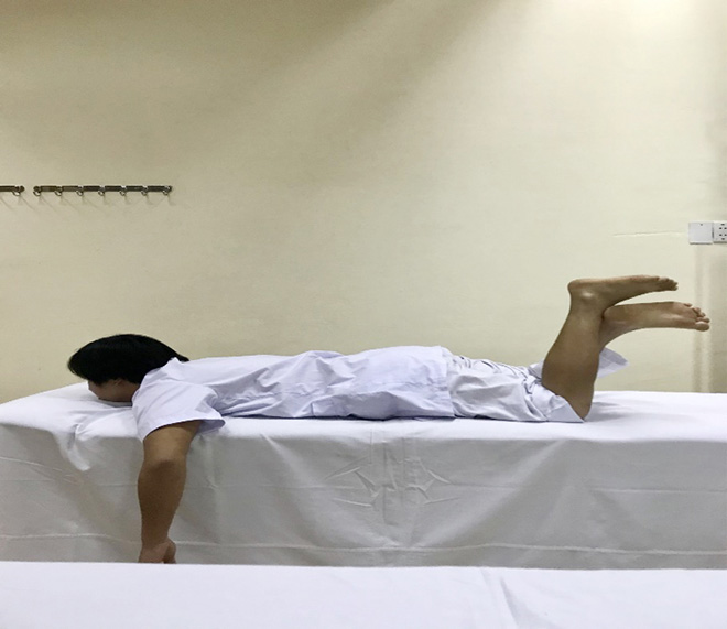 Bài tập gấp gối có trợ giúp