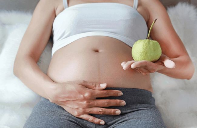Ăn ổi giúp mẹ bầu tiểu đường thai kỳ ổn định đường huyết