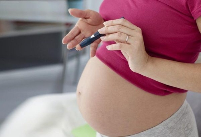 Hướng dẫn mẹ bầu cách thử tiểu đường thai kỳ tại nhà đơn giản – đúng cách
