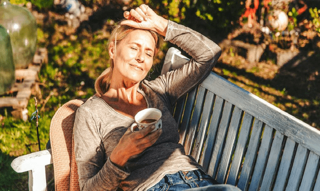Người cao tuổi nên tắm nắng từ 5 – 15 phút mỗi ngày để tăng cường hấp thụ Vitamin D, giúp cho việc bổ sung Canxi thêm hiệu quả