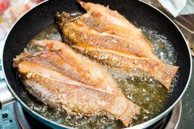 Bệnh nhân tiểu đường nên hạn chế tiêu thụ cá chiên